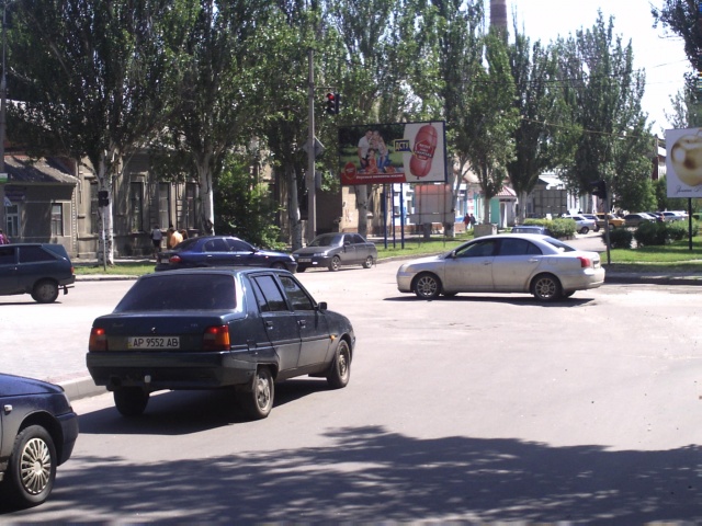 Щит 6x3,  вул. Гетьманська, 14 (біля торгівельно-розважального центру та центрального ринку)
