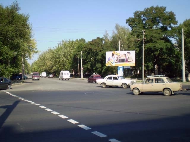 Щит 6x3,  вул.Ломоносова  перехрестя з вул. Гризодубової (напроти АТБ), магістраль
