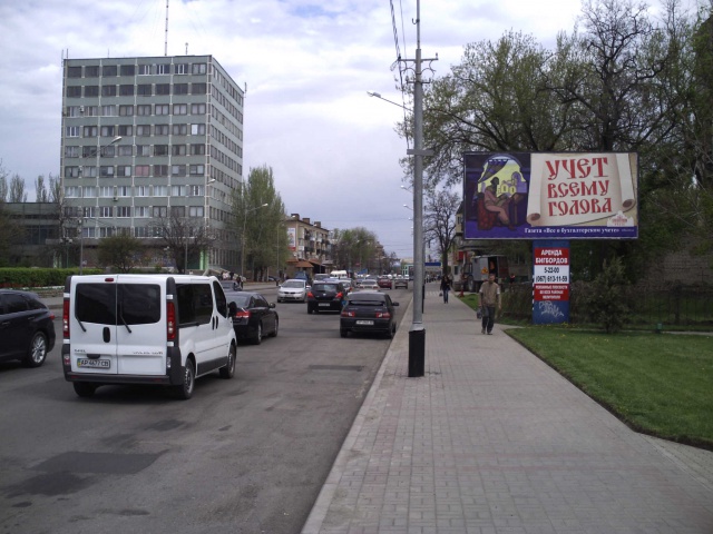 Щит 6x3,  пр. Богдана Хмельницького, 9 центральний проспект, центр міста
