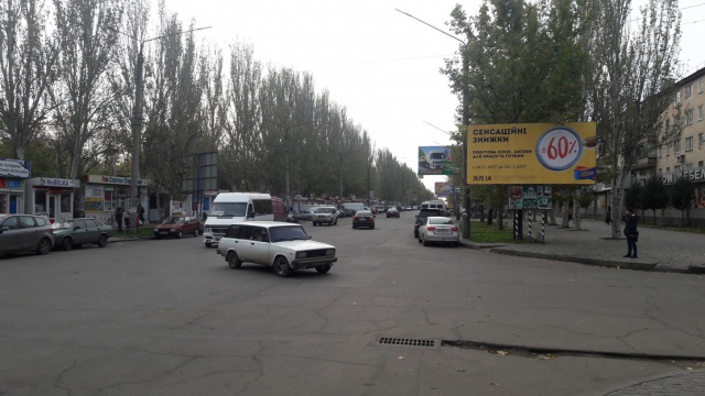 Щит 6x3,  пр.50 річчя Перемоги перехрестя з вул. Гризодубової (напроти Ризького ринку), центр

